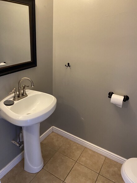 Building Photo - 5460 White Oak Ave