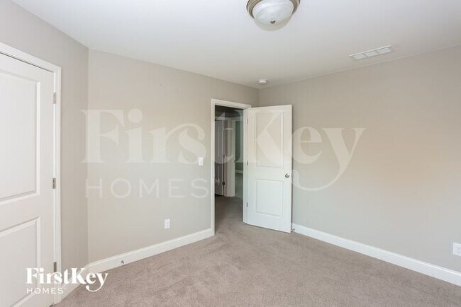 Building Photo - 9336 Sloan Forest Dr