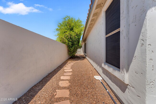 Building Photo - 13867 E Paradise Ln