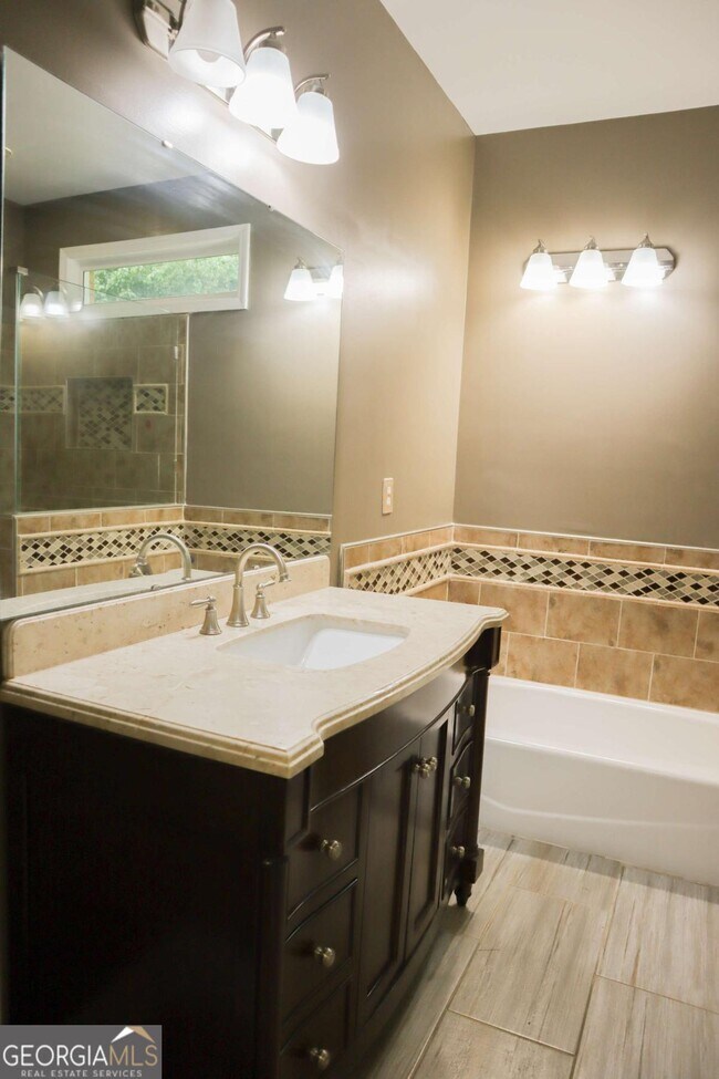 Building Photo - 1526 Lechemin Dr