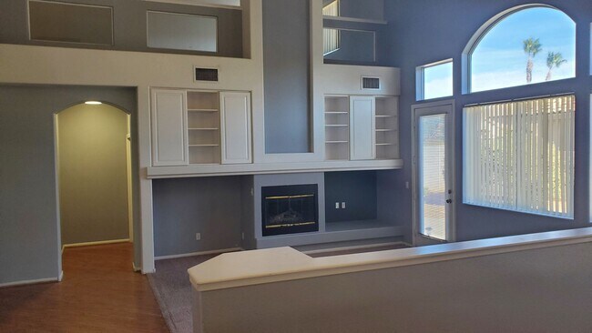 Building Photo - 4 bedroom