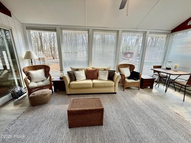 Building Photo - 811 Paddock Ct