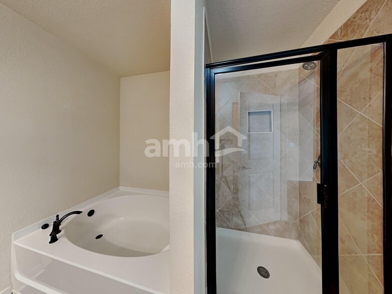 Building Photo - 154 Al Jennah Blvd