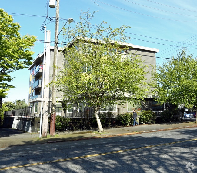 Building Photo - Anchor West