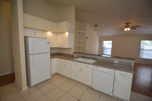 Building Photo - 31 Port Royal Dr