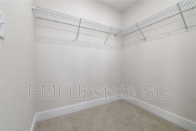 Building Photo - 214 Cali Wy