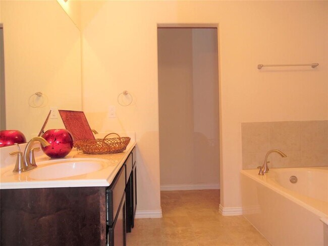 Building Photo - 5106 Gable Ln