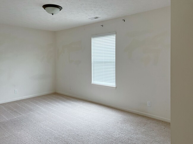 Building Photo - Charming 4-Bed Home in Blackthorne Subdivision - Cul-de-Sac Location!