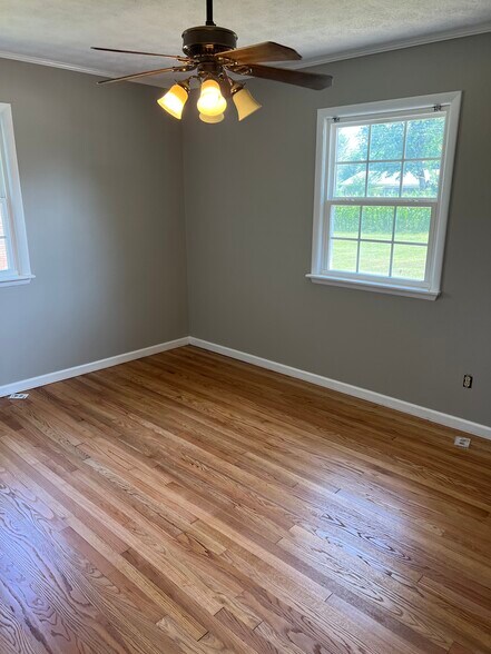 Building Photo - 864 Ashwood Dr