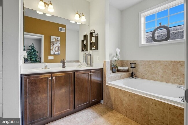 Building Photo - 4814 Forest Pines Dr