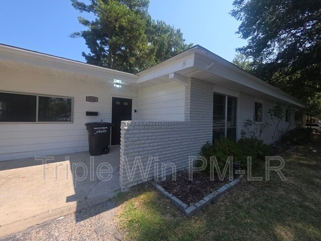Building Photo - 1516 Gregory St