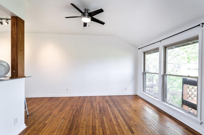 Building Photo - 2263 Parkwood Ave