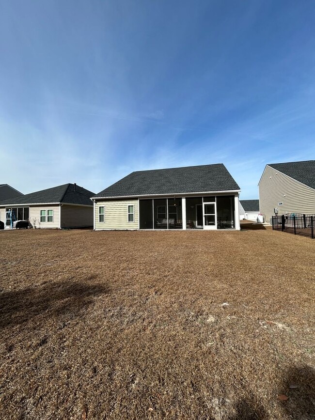 Building Photo - Lovely Furnished Home - $200 Off 1st Month Rent (Upon Approval)