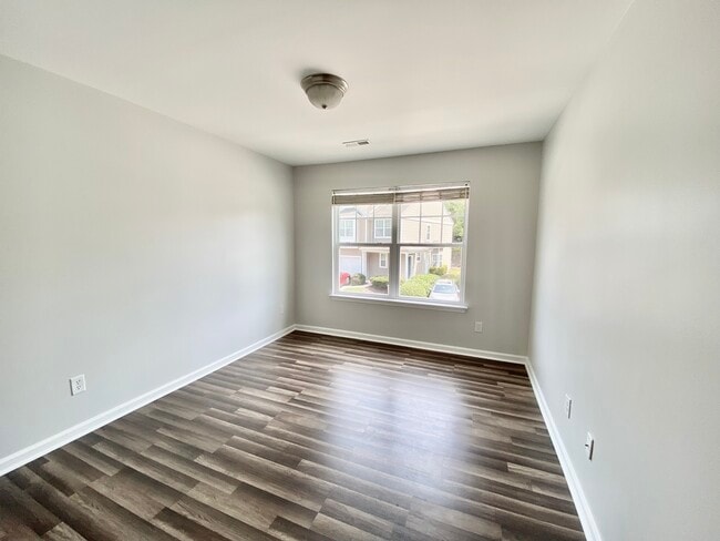 Building Photo - 1328 Stone Manor Dr