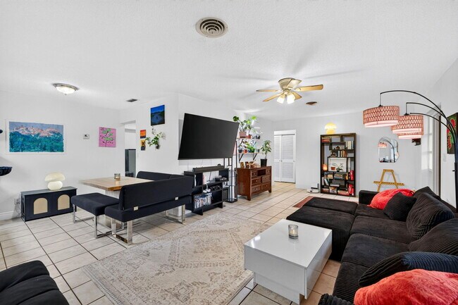 Building Photo - 2167 NE 56th Ct