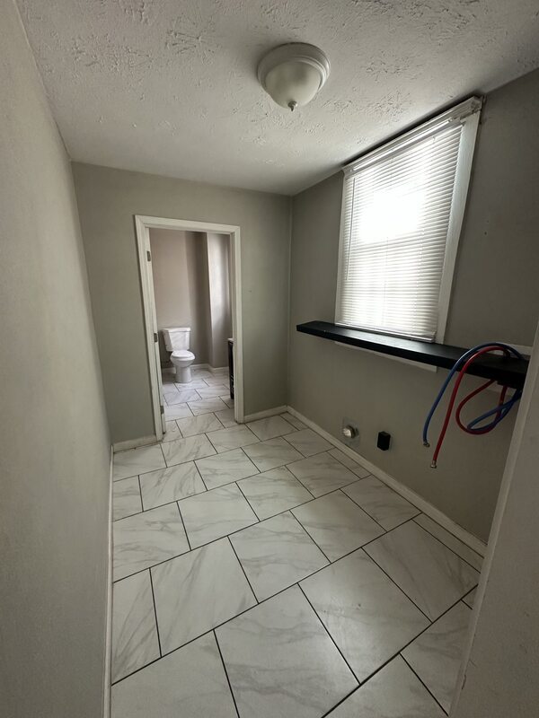 Building Photo - 1058 Dixie Hwy