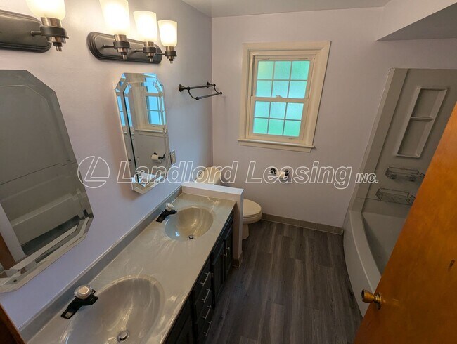 Building Photo - Spacious Split-Level Home in Columbia Stat...