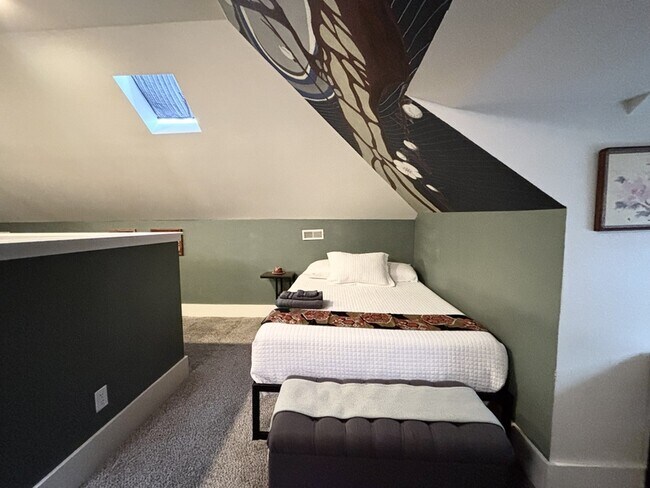 Building Photo - 608 Park St.