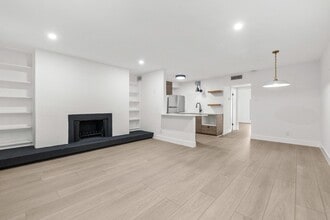 Building Photo - 505 W 7th St