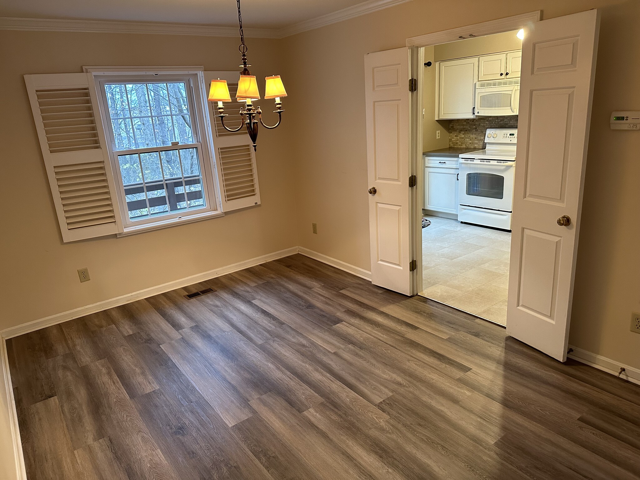 Dining - 9120 Dominion Cir