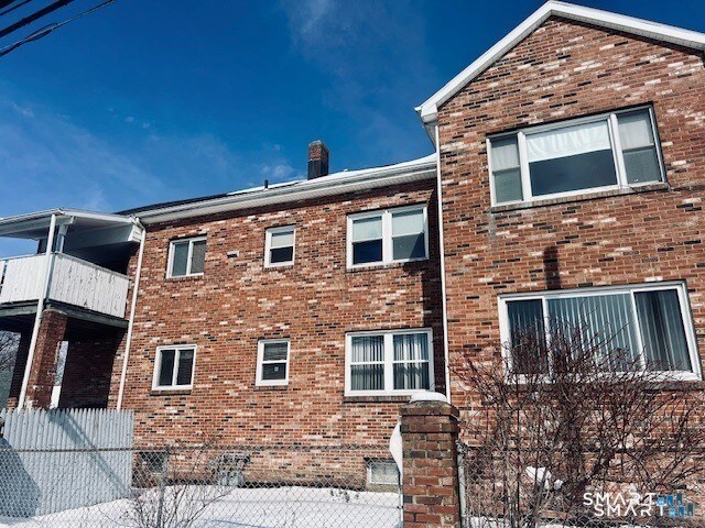 Building Photo - 1567 Main St