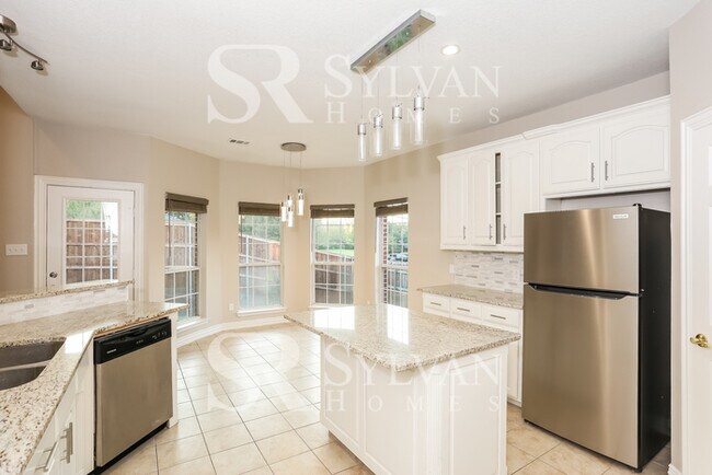 Building Photo - Lease today! No extra charge for contentment and relaxation!