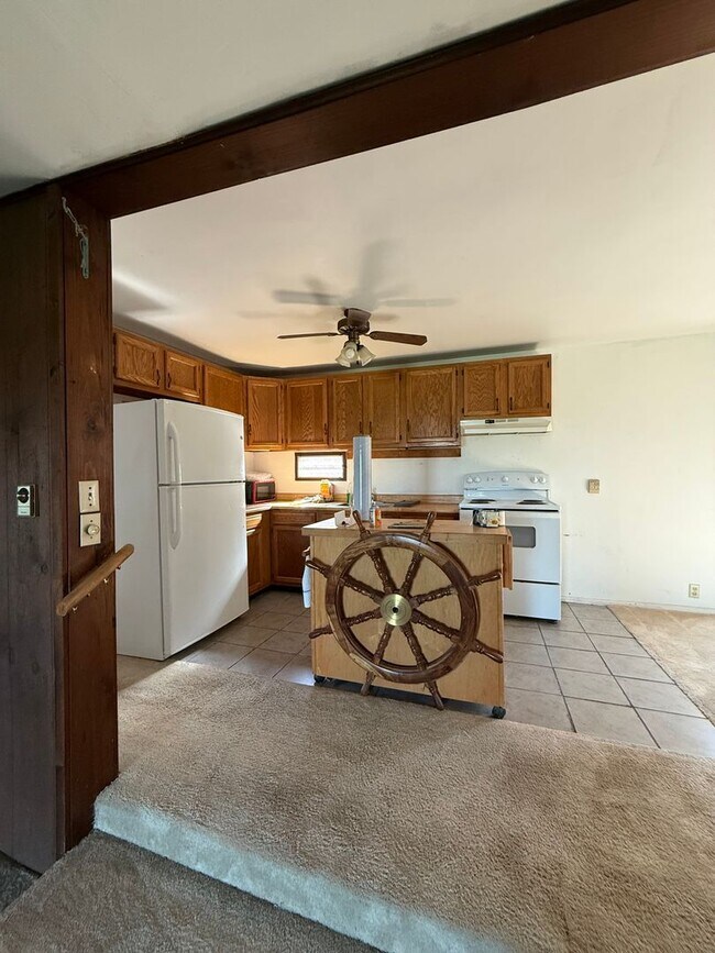 Building Photo - Charming One-Bedroom Cottage on 60-Acre Farm