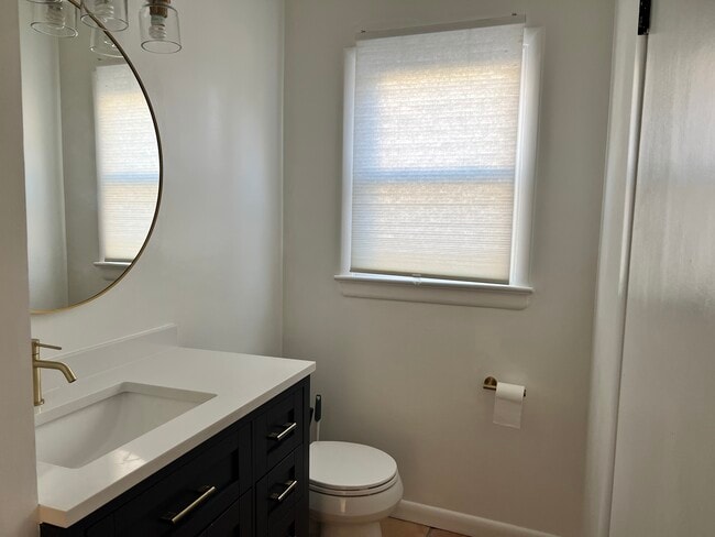 Building Photo - 3047 O St SE