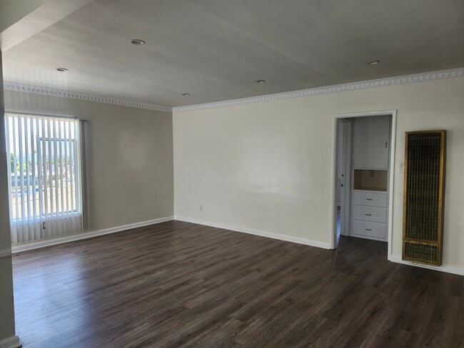 Building Photo - 5259 W Slauson Ave