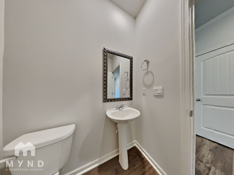 Building Photo - 262 Barnwood Ln