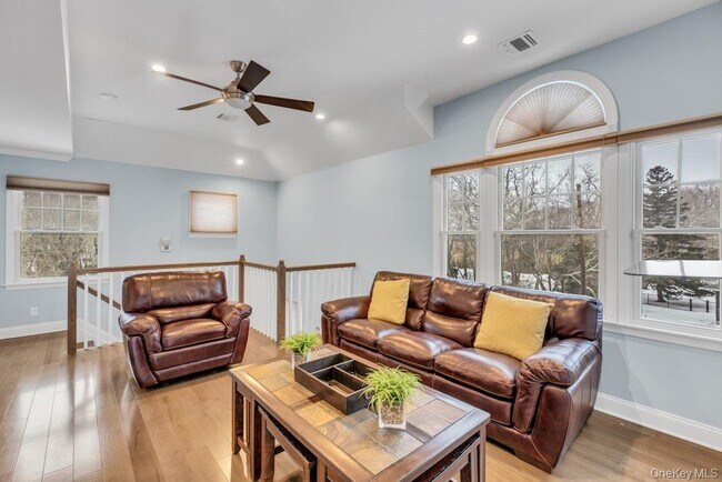 Building Photo - 300 Fiddler Ln