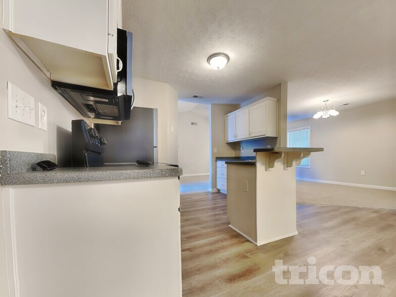 Building Photo - 15 Thrasher Rd