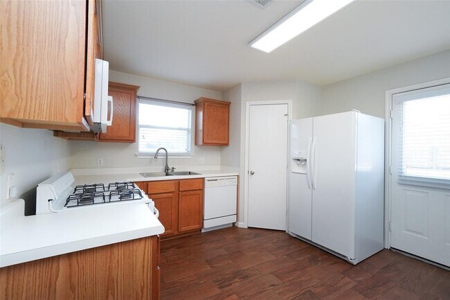 Building Photo - 311 Pentire Way