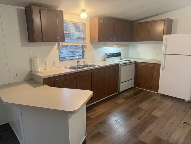 Building Photo - 5426 Peden Point Rd