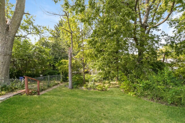 Building Photo - Fantastic 2bd/1ba home! Let yourself in!