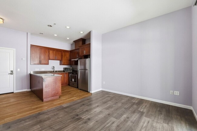 Building Photo - Availabe Now!