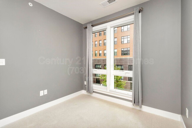 Building Photo - 402 Stabler Ln