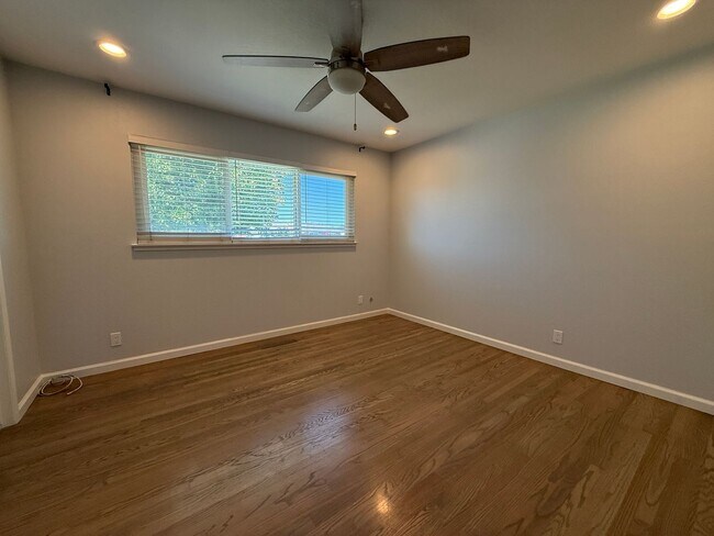 Building Photo - Updated Single Story Home located in Desirable Glenmoor Neighborhood of Fremont