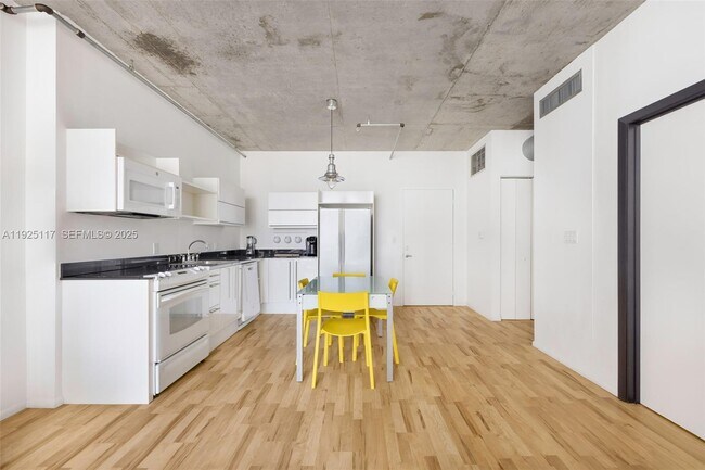 Building Photo - 690 SW 1st Ct