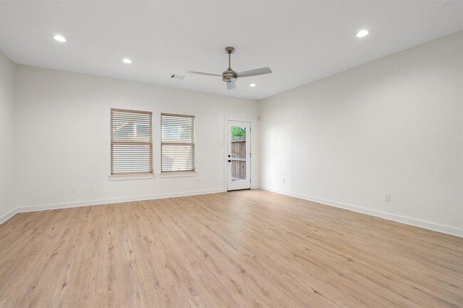 Building Photo - 5710 Elysian St