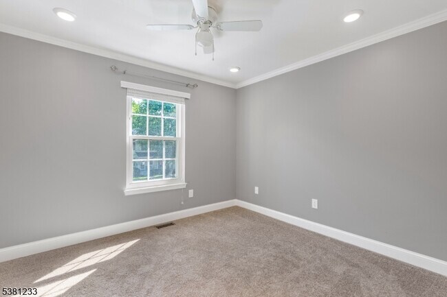 Building Photo - 15 Faxon Dr