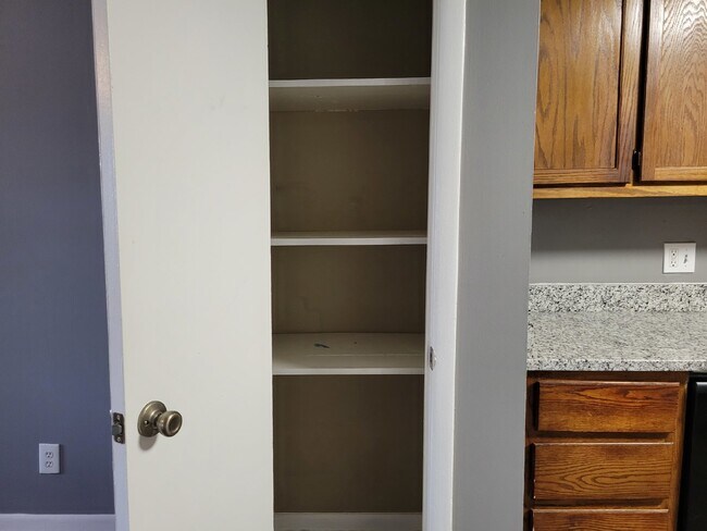 Building Photo - "Charming 2-Bedroom Haven on Glenn Street – Cozy Comfort Awaits in Decatur!"