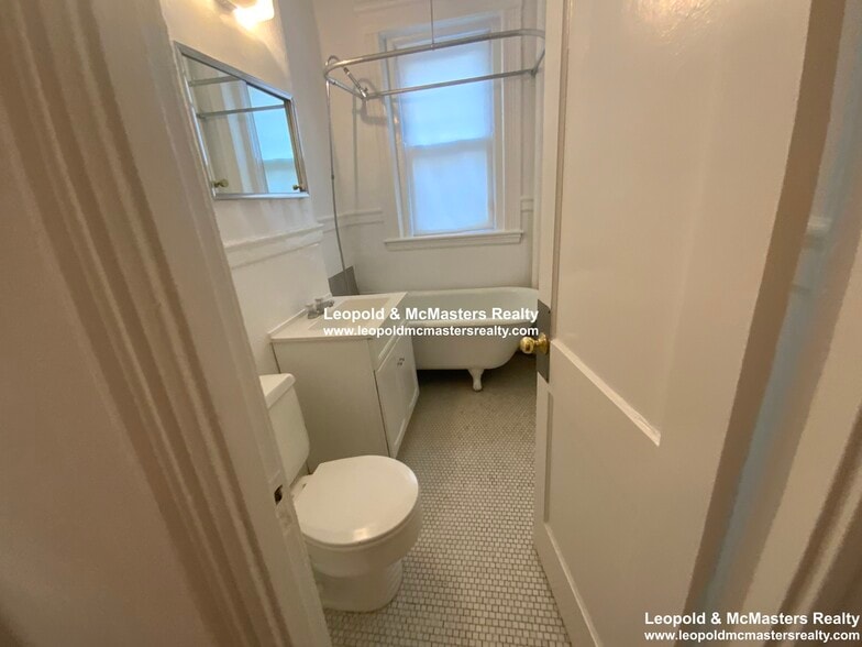 Building Photo - 34 Brainerd Rd