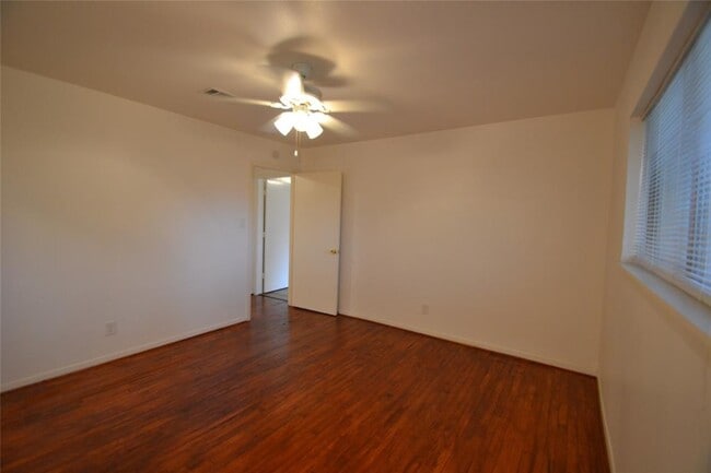 Building Photo - 5422 Kingfisher Dr