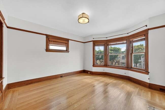 Building Photo - Charming Sunset Home with Hardwood Floors ...