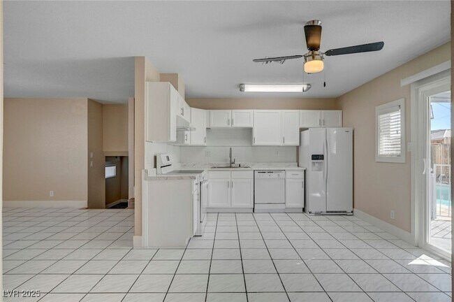 Building Photo - 6121 Edgewood Cir
