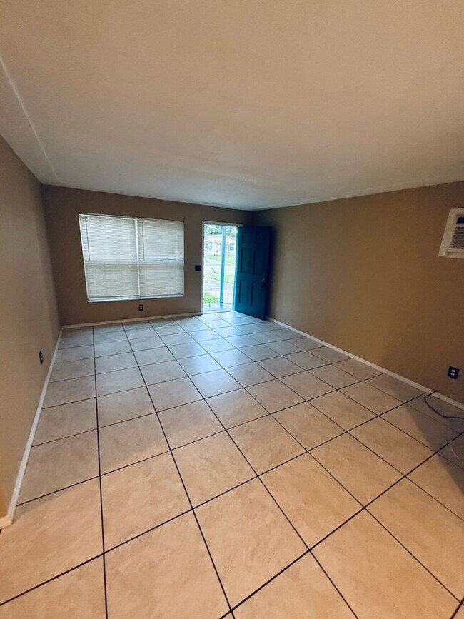 Building Photo - 3 BR / 1.5 BA HOME IN MELBOURNE