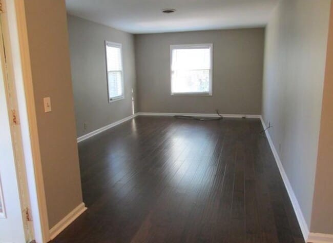 Building Photo - 5025 Hillsboro Pike