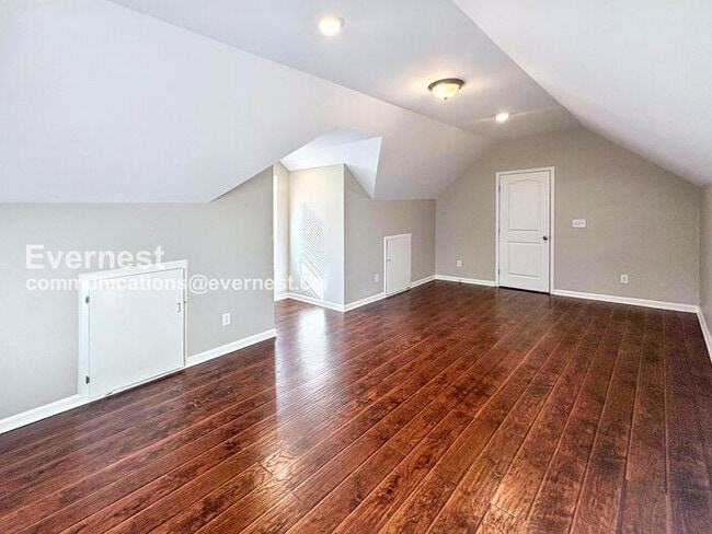 Building Photo - 463 Valley Hill Rd SE