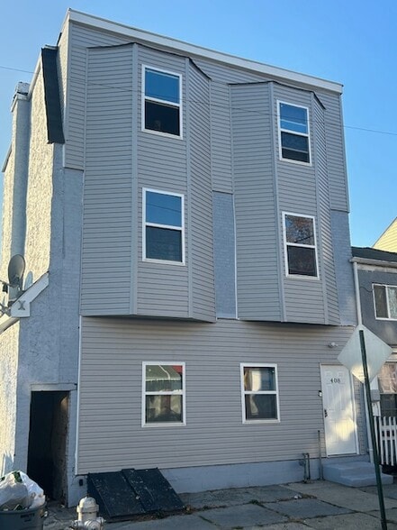 Building Photo - 408 S 9th St